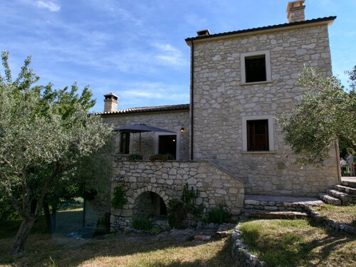 Cozy Cottage in Abbateggio With Garden