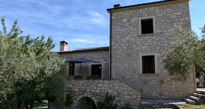 Cozy Cottage in Abbateggio With Garden