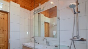 Bungalow | Baño | Regadera y toallas 