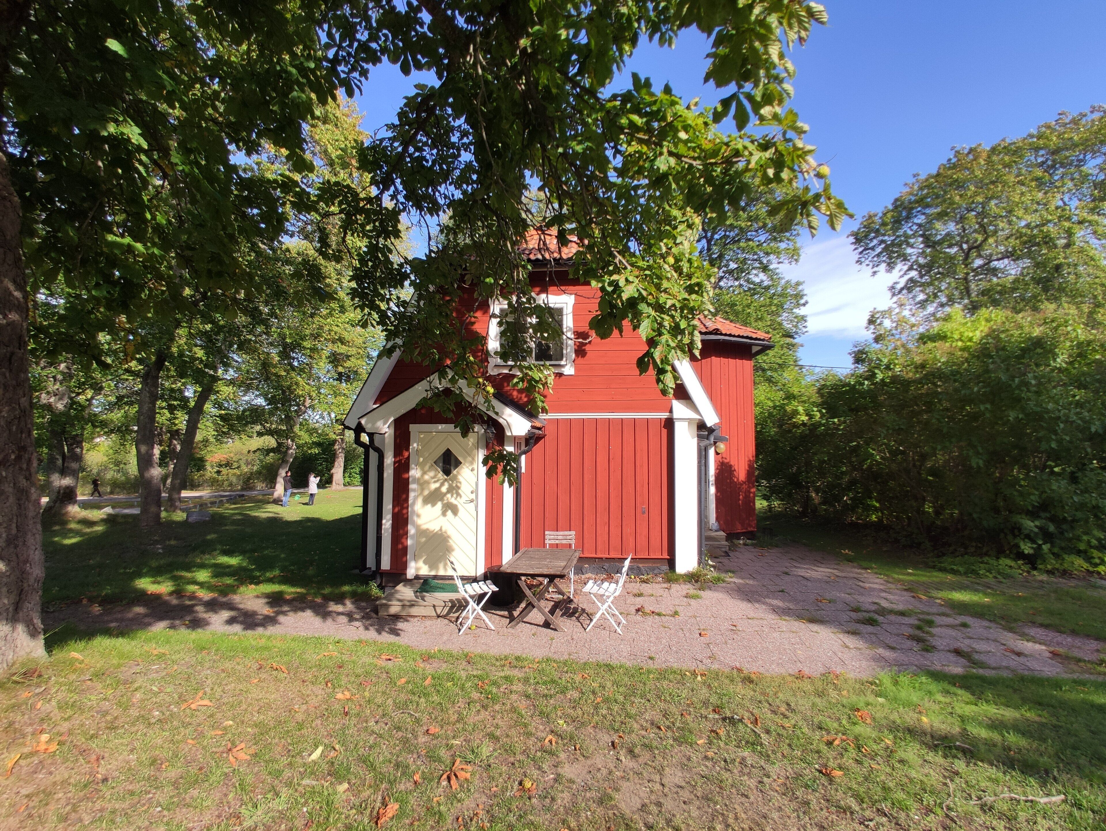 cabin | 1 bedroom, individually decorated, individually furnished, desk