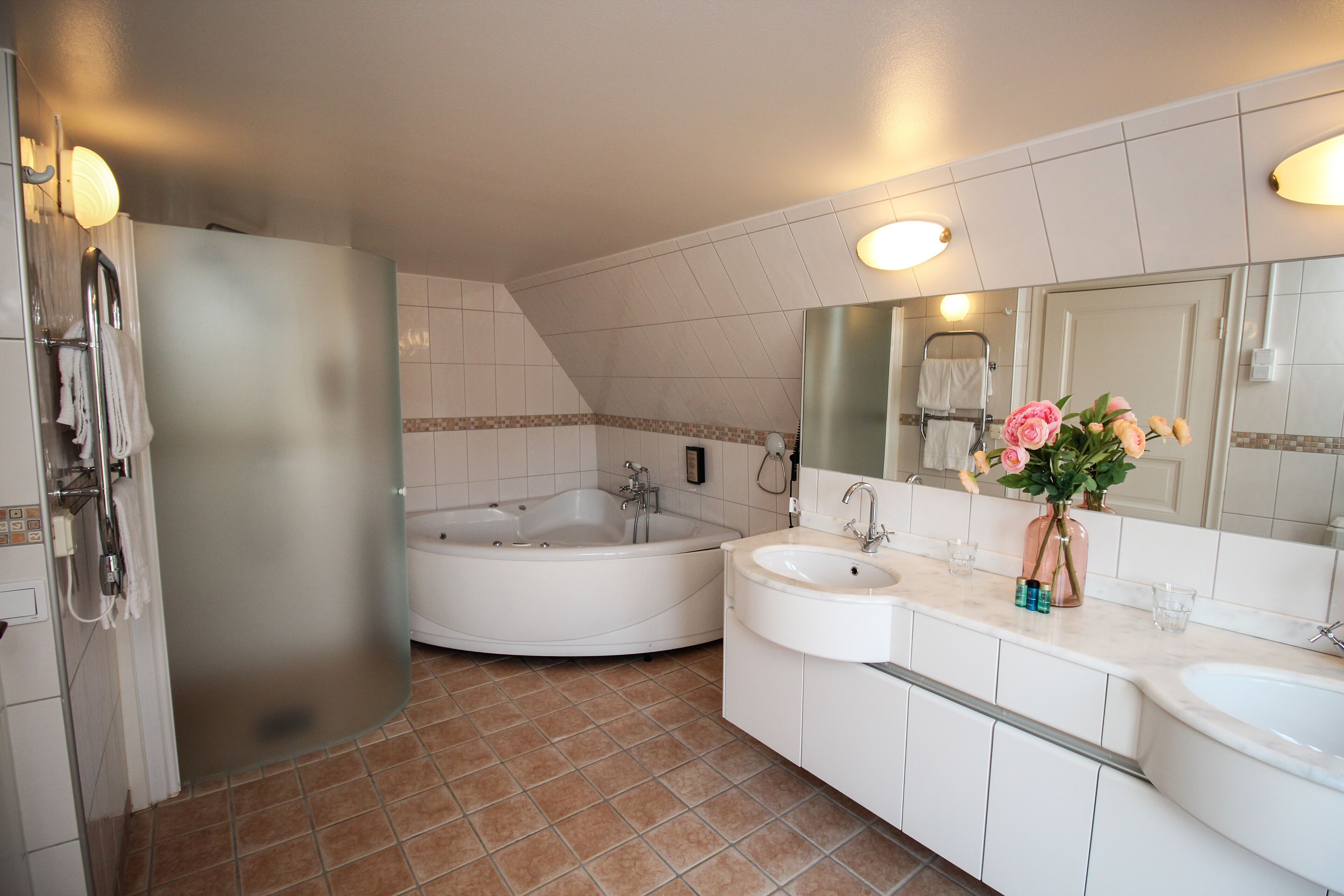 premium suite | bathroom | free toiletries, hair dryer, towels