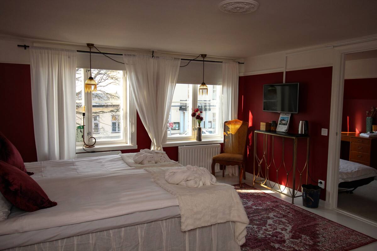 premium suite | 1 bedroom, individually decorated, individually furnished, desk