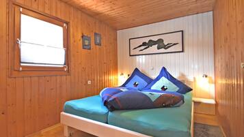 House | 2 bedrooms, individually furnished, iron/ironing board, bed sheets
