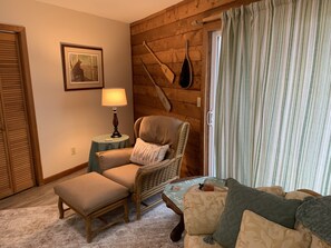 Smart TV, books - The Round House on Potato Creek at 1256 Quackenbush Road (Summerton)