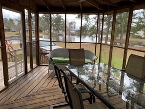 Dining - The Round House on Potato Creek at 1256 Quackenbush Road (Summerton)