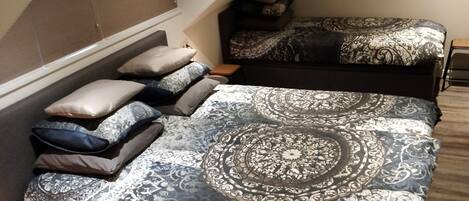 Apartment | 2 bedrooms, individually furnished, iron/ironing board, bed sheets