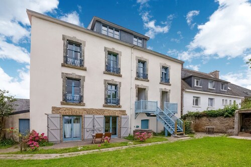 Ancienne Gendarmerie With Sea Views