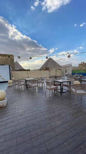Rooftop terrace - Pyramids Height Inn (Giza)