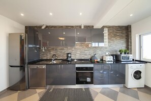 Private kitchen - B17 - The fantastic Seaview apartment (Lagos)