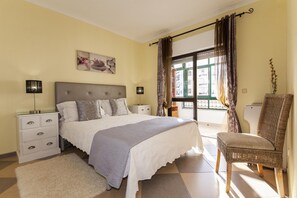 Room - B17 - The fantastic Seaview apartment (Lagos)