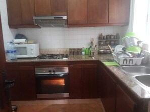 Apartment | Private kitchen | Full-sized fridge, microwave, oven, stovetop - Jawhara (Tetouan)