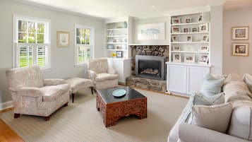 Smart TV, fireplace, video games, DVD player