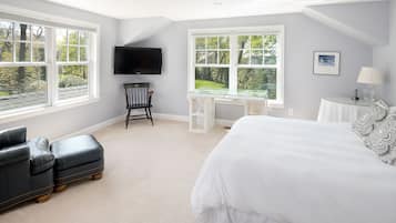 5 bedrooms, in-room safe, desk, iron/ironing board
