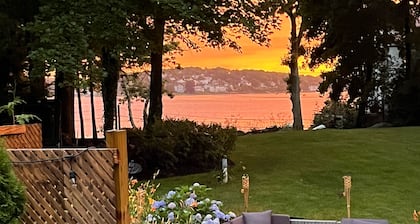 Hingham Harbor Retreat ~ Sunsets ~ Family Gatherings ~ Trails at World’s End