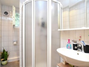 House | Bathroom - Holiday Home in Gntersberge With Garden (Harzgerode)