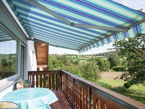 Balcony - Apartment in the Municipality Mittleres Fuldatal With Balcony and a Great View (Alheim)