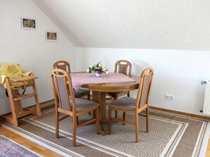 Dining - Apartment in the Municipality Mittleres Fuldatal With Balcony and a Great View (Alheim)
