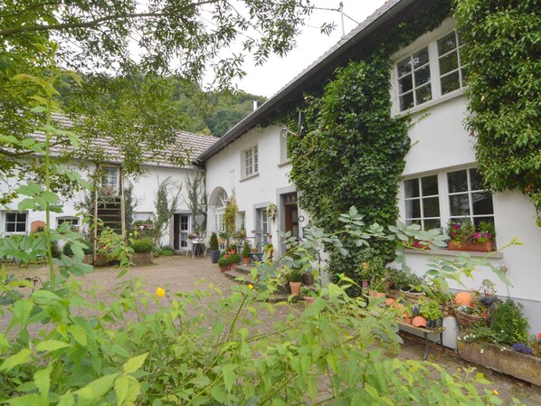 Apartment | Exterior - Apartment in Immerath Near Hiking Trails (Immerath)