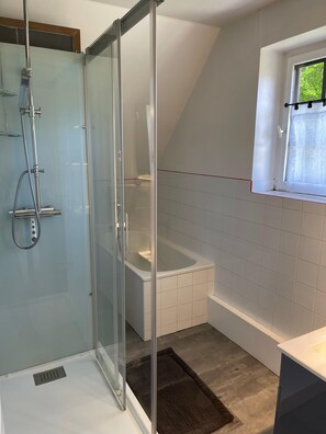 House | Bathroom - Countryside Stay in Fransu (Fransu)