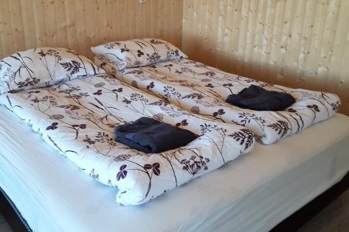 Barnesenger (inkludert), wi-fi (inkludert) og sengetøy