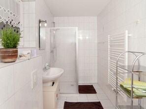 Apartment | Badezimmer | Dusche, Handtücher