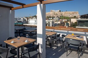 屋外ダイニングエリア