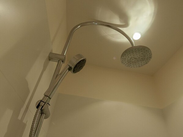Villa | Salle de bain | Baignoire, serviettes fournies