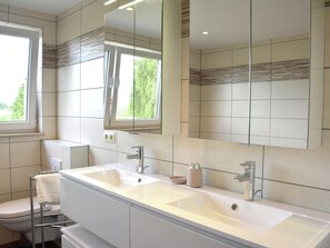Villa | Bathroom - Modern Villa in Rochefort Close to the Horses (Rochefort)