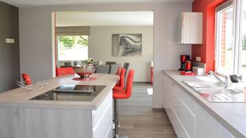 Villa | Private kitchen | Stovetop, high chair