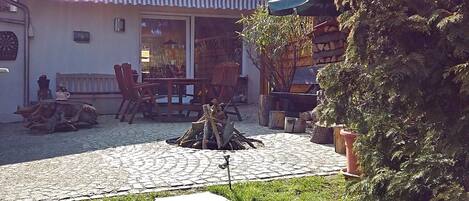 House | Outdoor dining