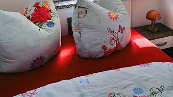 House | 1 bedroom, individually furnished, bed sheets