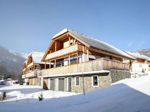 Exterior - Chalet on Ski Slope in Mauterndorf with Sauna & Hot Tub (Mauterndorf)