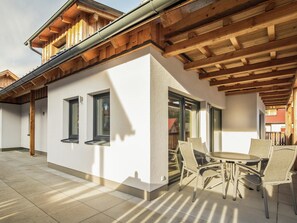 Balcony - Chalet on Ski Slope in Mauterndorf with Sauna & Hot Tub (Mauterndorf)