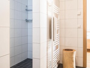 Bathroom - Chalet on Ski Slope in Mauterndorf with Sauna & Hot Tub (Mauterndorf)