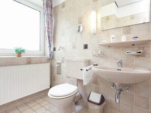 Bathroom - Cozy Apartment in Sankt Andreasberg near Ski Area (Braunlage)