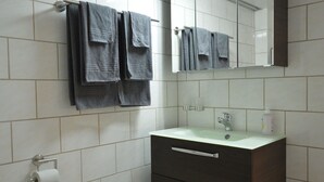 บ้านพัก | ห้องน้ำ | ฝักบัว, ผ้าเช็ดตัว
