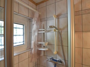 House | Bathroom - Cozy Holiday Home in Boevange-clervaux With Garden (Wincrange)
