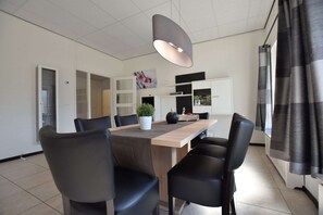 House | Dining - Luxury Holiday Home in the South of Limburg Province with Hot Tub, Sauna, Large Garden (Walem)