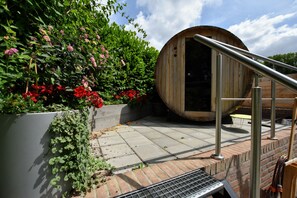 House | Spa treatment - Luxury Holiday Home in the South of Limburg Province with Hot Tub, Sauna, Large Garden (Walem)