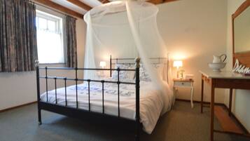 House | 3 bedrooms, individually furnished, bed sheets