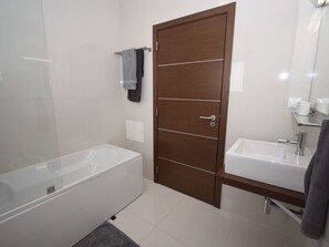 Bathroom - Modern Villa With Private Pool Near the Sea (Lourinha)