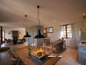Dining - Detached and Tasteful Holiday Home on a Wooded Plot Near the Vineyards (Rochegude)