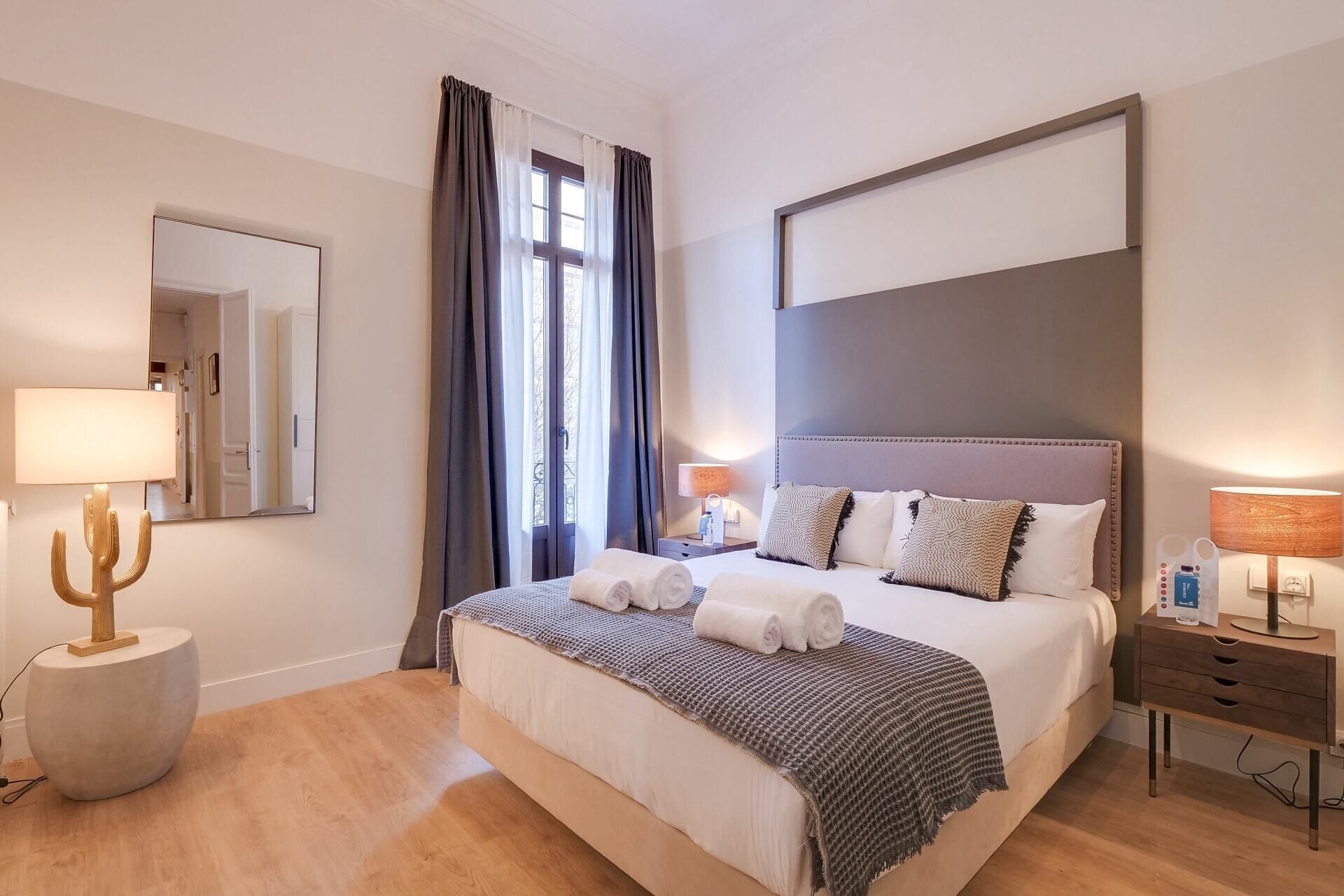 5 habitaciones, escritorio, tabla de planchar con plancha y wifi gratis 