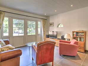 Living room - Peaceful Holiday Home in Wesepe With Garden (Wesepe)