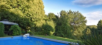 Tranquil Garden Apartment