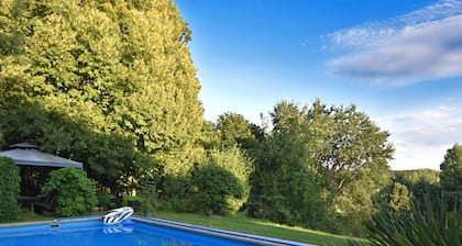Tranquil Garden Apartment