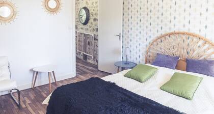 Holiday Home in Meaulne With Private Swimming Pool Near the Tronçais Forest