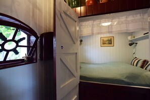 Casa | 2 dormitorios, mobiliario individual, ropa de cama