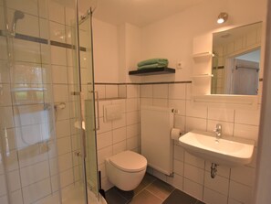 Apartment | Badezimmer | Dusche, Handtücher