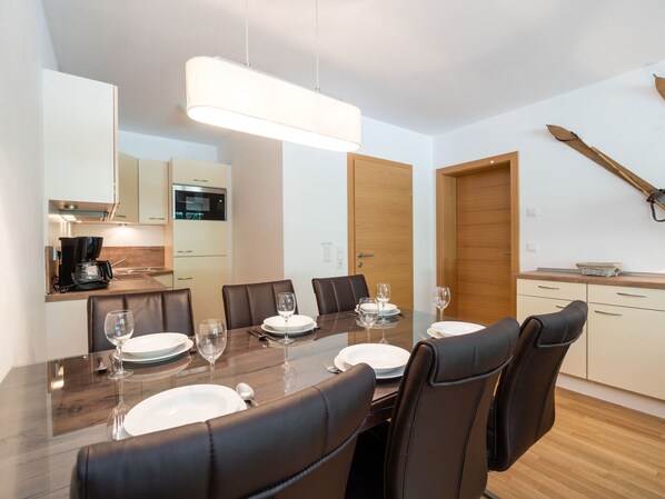 Dining - Modern Apartment in Zell am See Near Schmittenhhebahn (Zell am See)